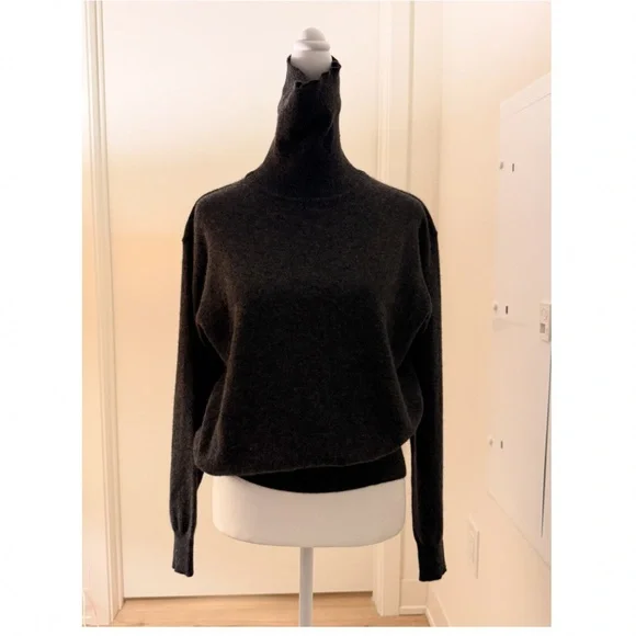 NWOT | Bloomingdale’s 100% Cashmere Women's Turtleneck | Size Medium - Picture 6 of 7